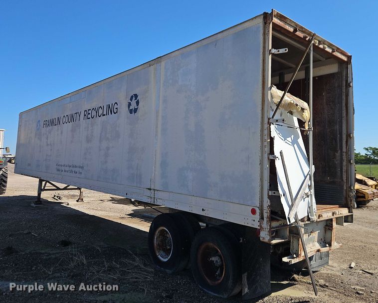 image for item EB8349 1974 Fruehauf FBZ9-F2-40 dry van trailer