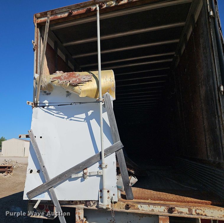 image for item EB8349 1974 Fruehauf FBZ9-F2-40 dry van trailer