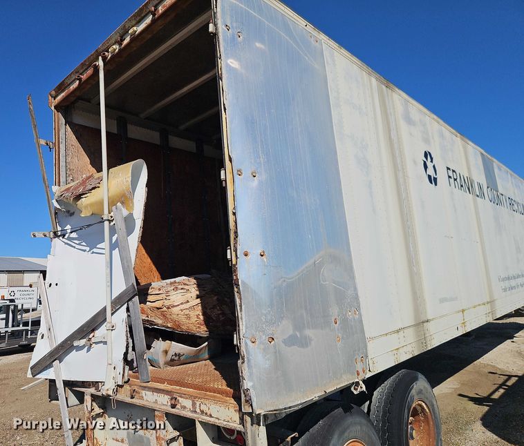 image for item EB8349 1974 Fruehauf FBZ9-F2-40 dry van trailer