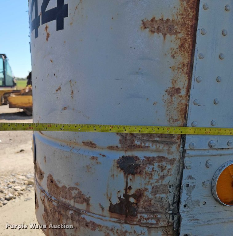 image for item EB8349 1974 Fruehauf FBZ9-F2-40 dry van trailer