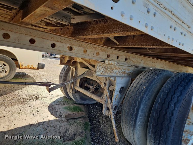 image for item EB8349 1974 Fruehauf FBZ9-F2-40 dry van trailer