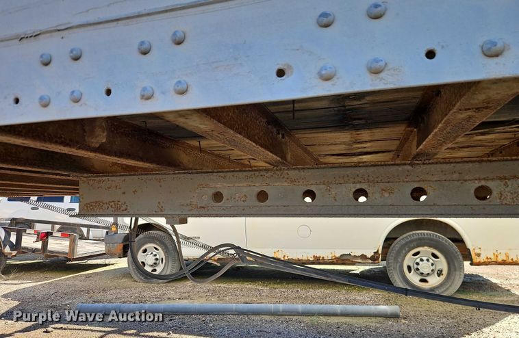 image for item EB8349 1974 Fruehauf FBZ9-F2-40 dry van trailer