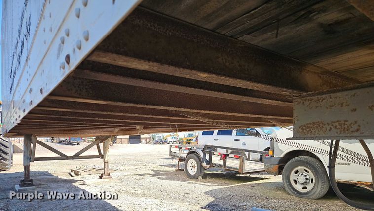 image for item EB8349 1974 Fruehauf FBZ9-F2-40 dry van trailer