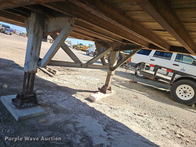 image for item EB8349 1974 Fruehauf FBZ9-F2-40 dry van trailer