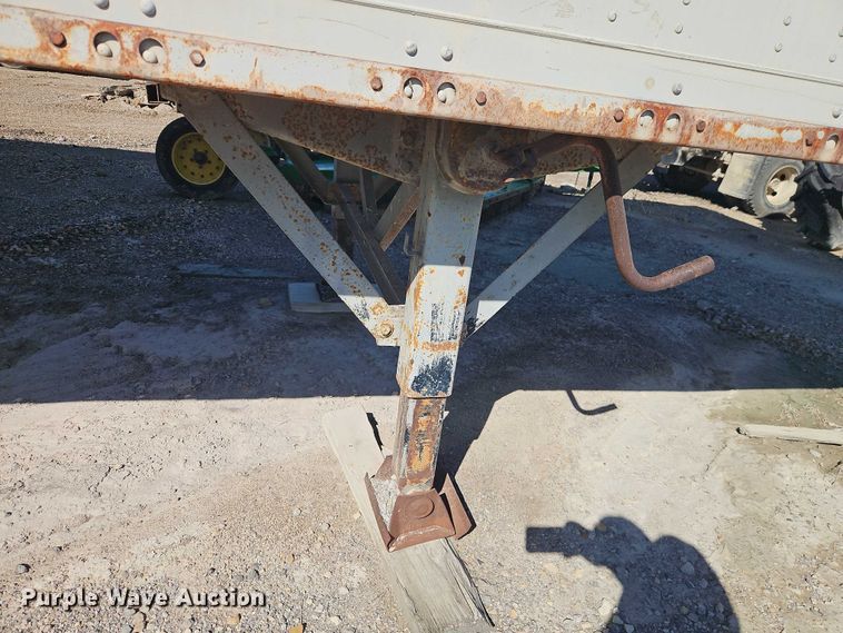 image for item EB8349 1974 Fruehauf FBZ9-F2-40 dry van trailer