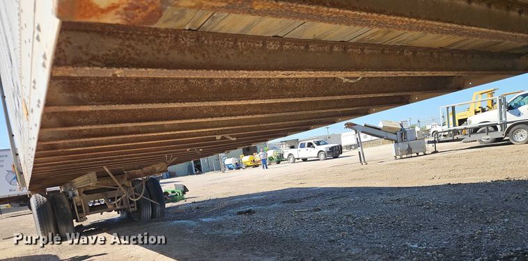 image for item EB8349 1974 Fruehauf FBZ9-F2-40 dry van trailer