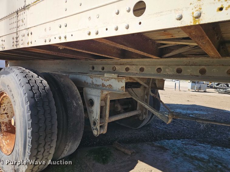 image for item EB8349 1974 Fruehauf FBZ9-F2-40 dry van trailer