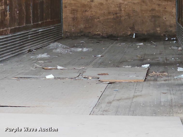 image for item EB8349 1974 Fruehauf FBZ9-F2-40 dry van trailer