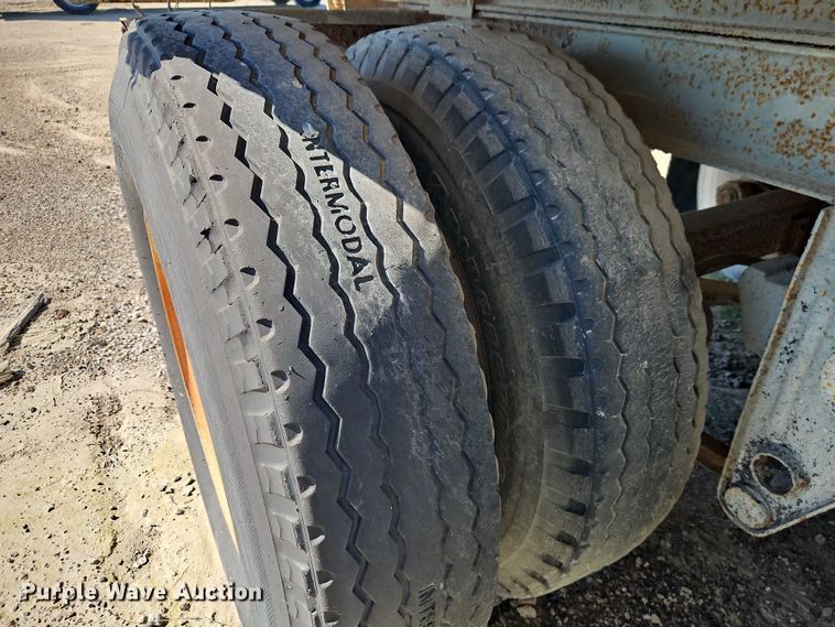 image for item EB8349 1974 Fruehauf FBZ9-F2-40 dry van trailer