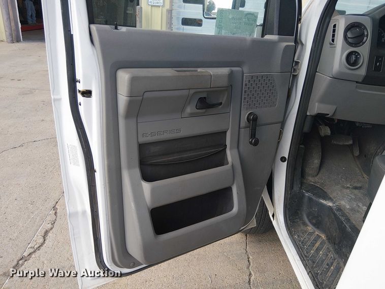 image for item EC1202 2012 Ford E450 shuttle bus