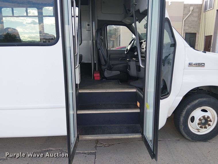 image for item EC1202 2012 Ford E450 shuttle bus