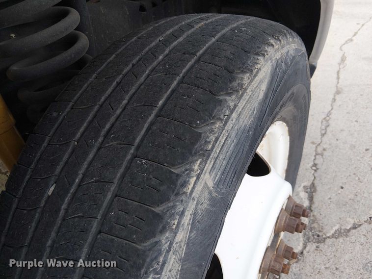 image for item EC1202 2012 Ford E450 shuttle bus