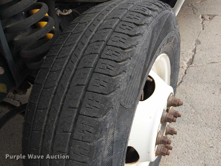 image for item EC1202 2012 Ford E450 shuttle bus