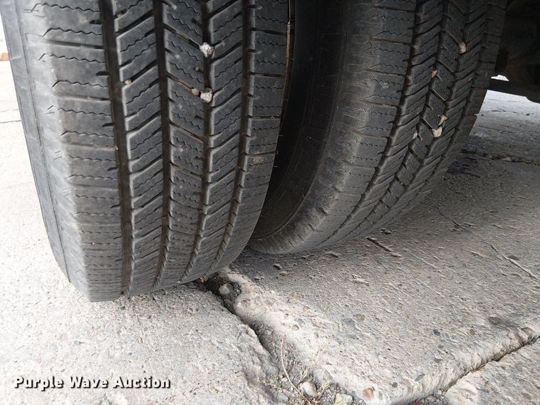 image for item EC1202 2012 Ford E450 shuttle bus