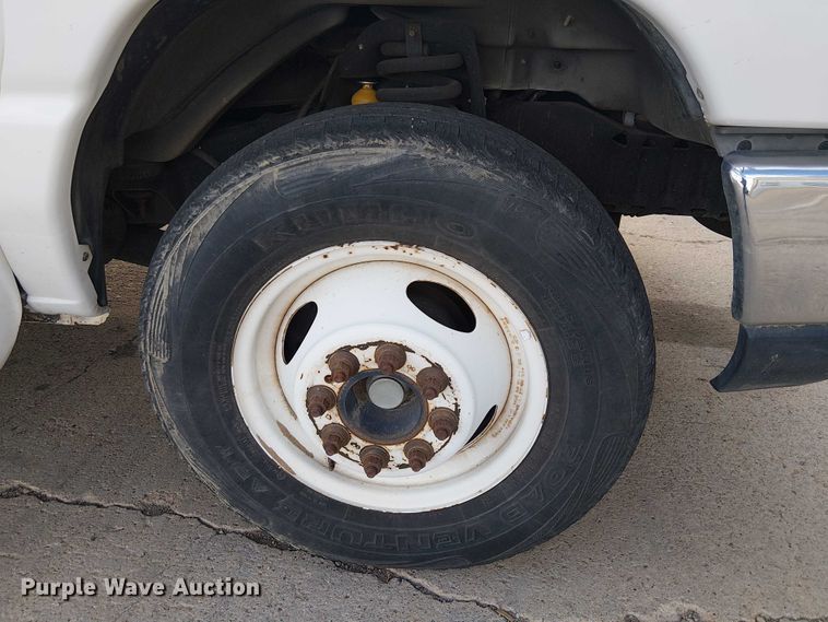 image for item EC1202 2012 Ford E450 shuttle bus