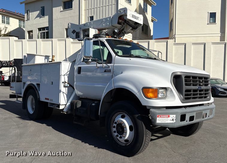 image for item EC8070 2001 Ford F650 Super Duty bucket truck