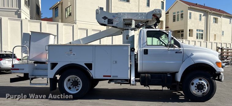 image for item EC8070 2001 Ford F650 Super Duty bucket truck