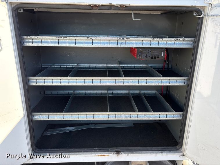 image for item EC8070 2001 Ford F650 Super Duty bucket truck