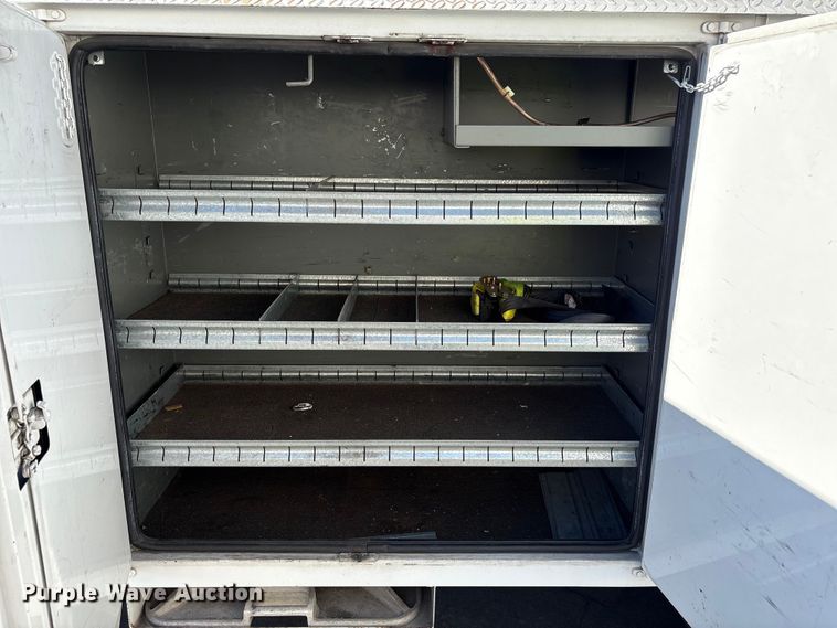 image for item EC8070 2001 Ford F650 Super Duty bucket truck