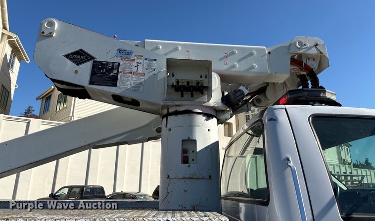image for item EC8070 2001 Ford F650 Super Duty bucket truck