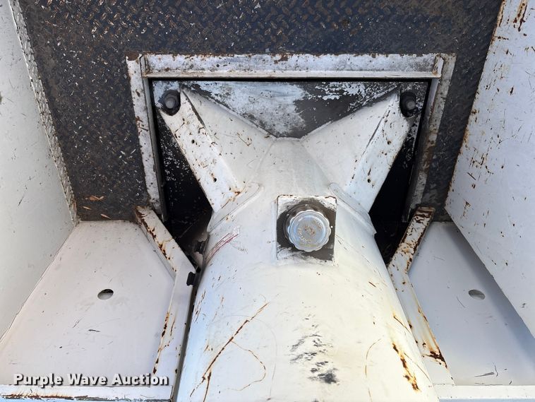 image for item EC8070 2001 Ford F650 Super Duty bucket truck