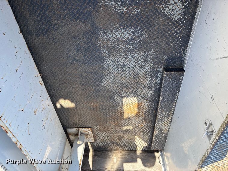 image for item EC8070 2001 Ford F650 Super Duty bucket truck