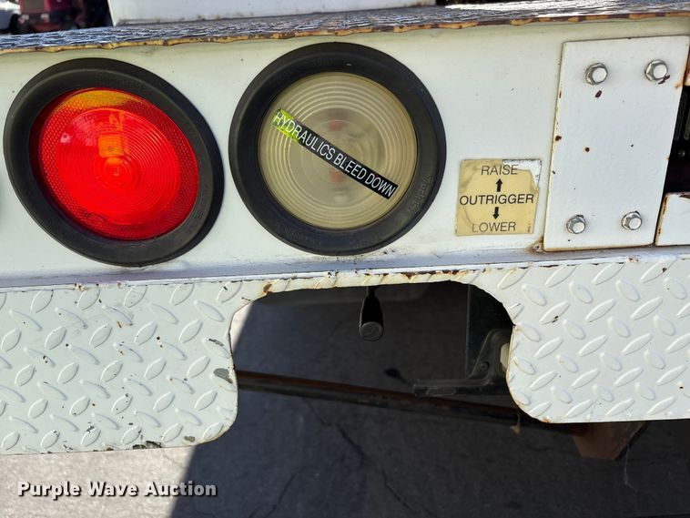 image for item EC8070 2001 Ford F650 Super Duty bucket truck