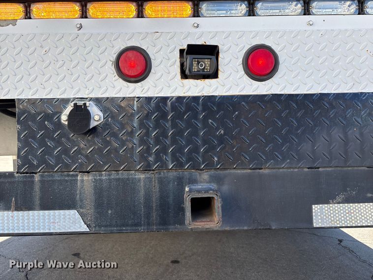 image for item EC8070 2001 Ford F650 Super Duty bucket truck