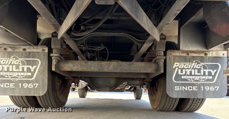 image for item EC8070 2001 Ford F650 Super Duty bucket truck