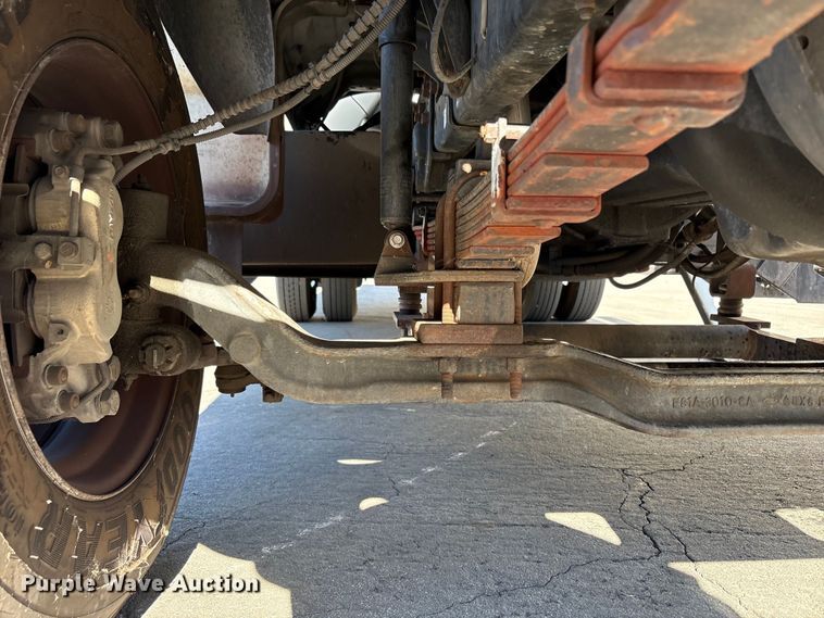 image for item EC8070 2001 Ford F650 Super Duty bucket truck