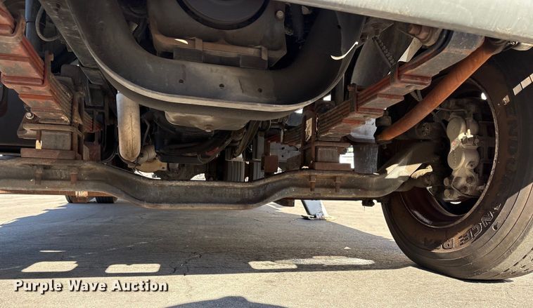 image for item EC8070 2001 Ford F650 Super Duty bucket truck