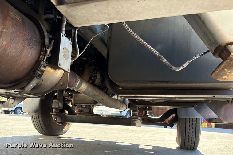 image for item EC8070 2001 Ford F650 Super Duty bucket truck