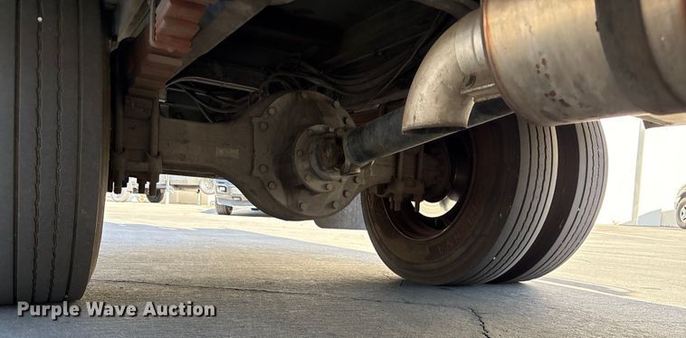 image for item EC8070 2001 Ford F650 Super Duty bucket truck