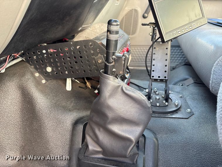 image for item EC8070 2001 Ford F650 Super Duty bucket truck