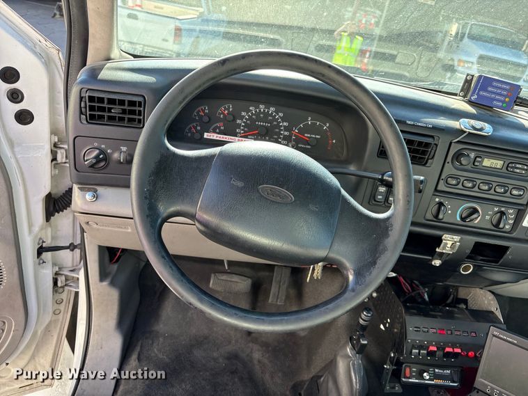 image for item EC8070 2001 Ford F650 Super Duty bucket truck