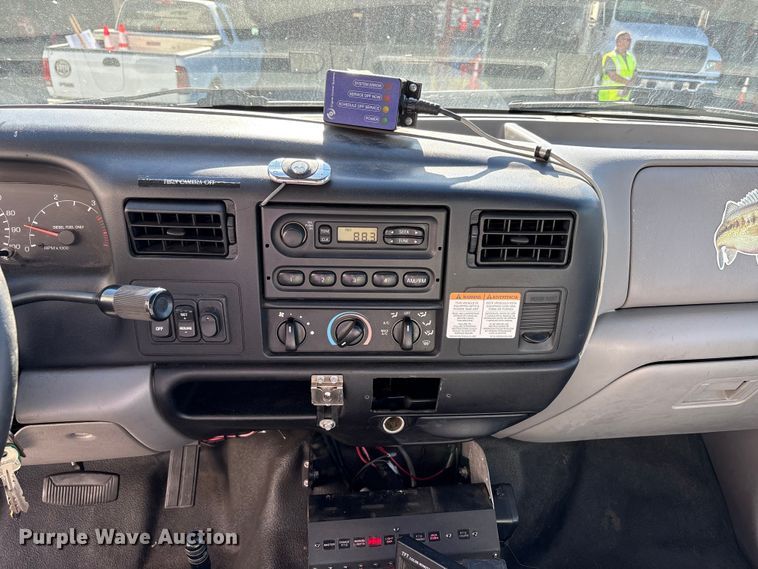 image for item EC8070 2001 Ford F650 Super Duty bucket truck