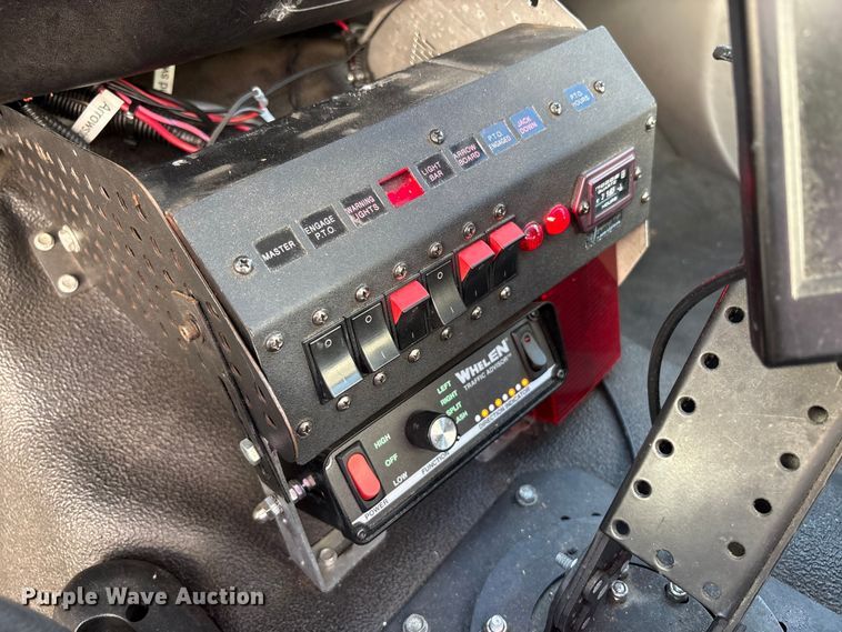 image for item EC8070 2001 Ford F650 Super Duty bucket truck