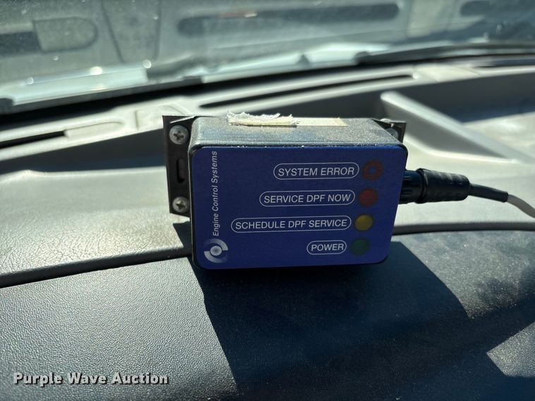 image for item EC8070 2001 Ford F650 Super Duty bucket truck