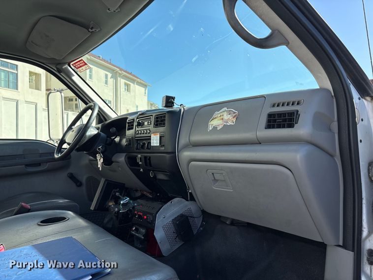 image for item EC8070 2001 Ford F650 Super Duty bucket truck