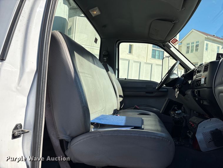 image for item EC8070 2001 Ford F650 Super Duty bucket truck