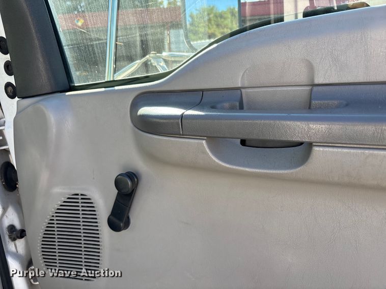 image for item EC8070 2001 Ford F650 Super Duty bucket truck