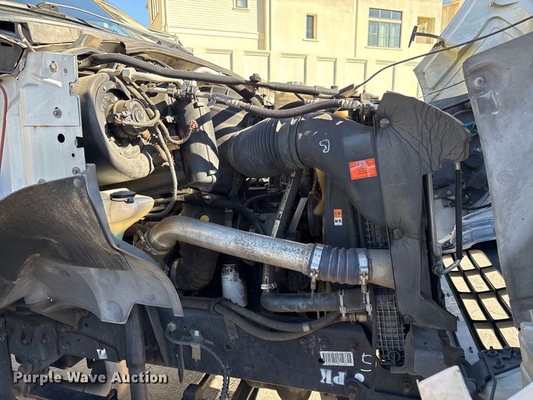 image for item EC8070 2001 Ford F650 Super Duty bucket truck