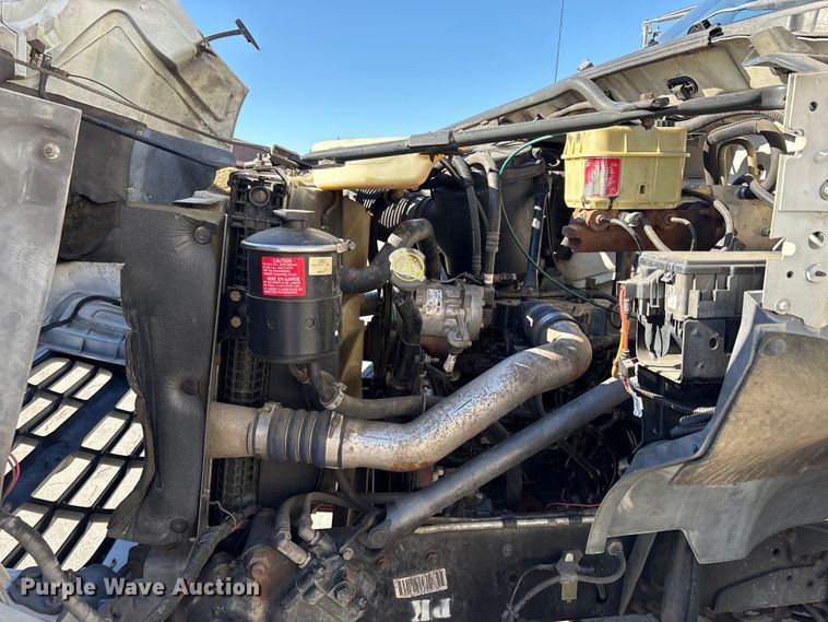 image for item EC8070 2001 Ford F650 Super Duty bucket truck