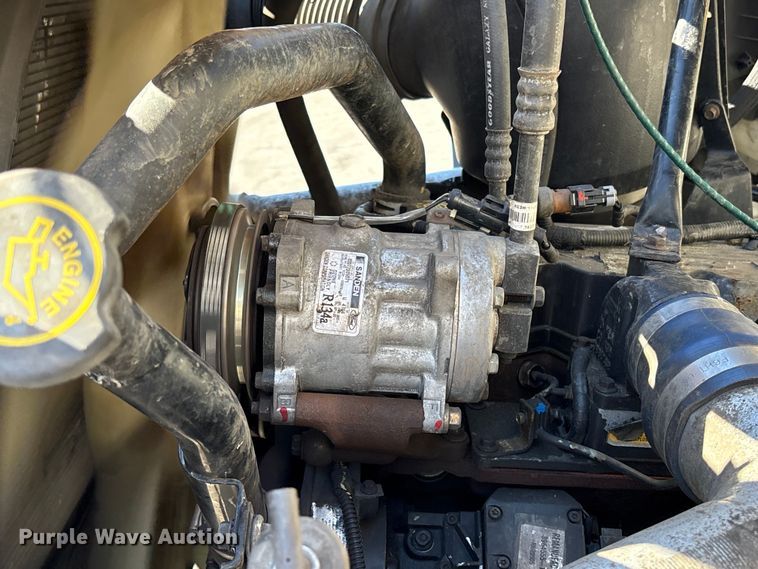 image for item EC8070 2001 Ford F650 Super Duty bucket truck