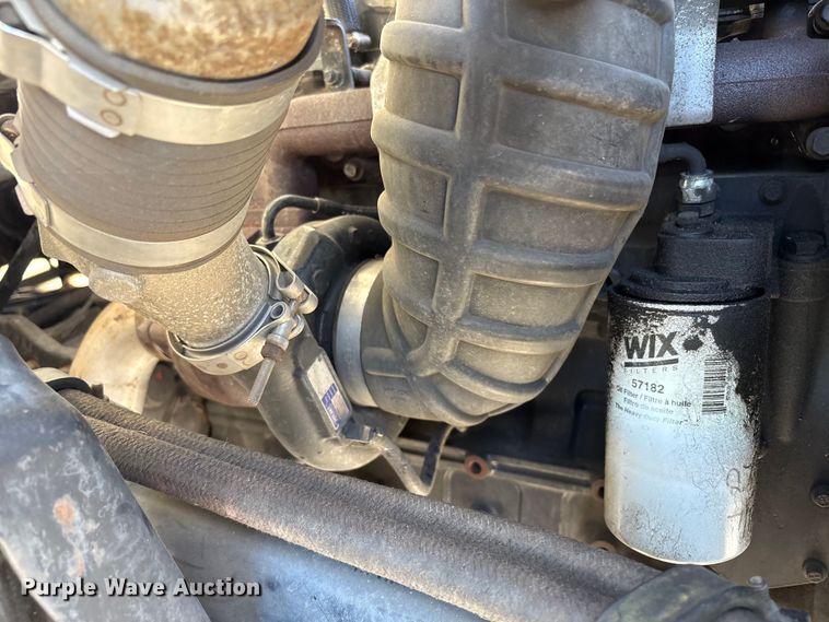 image for item EC8070 2001 Ford F650 Super Duty bucket truck