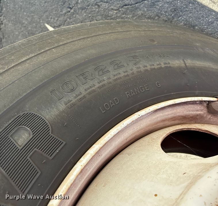 image for item EC8070 2001 Ford F650 Super Duty bucket truck