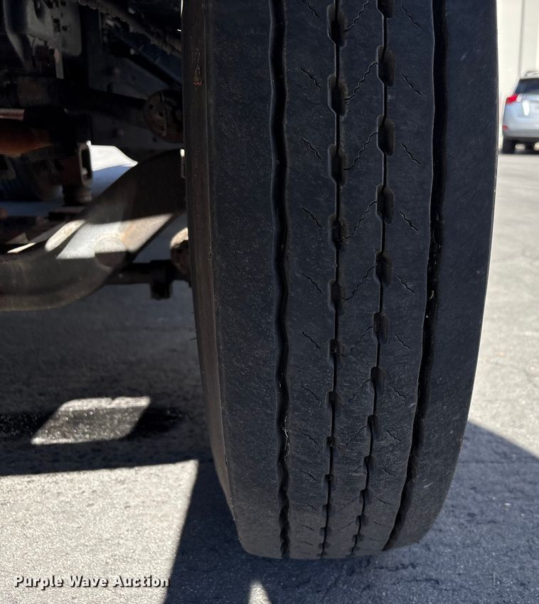 image for item EC8070 2001 Ford F650 Super Duty bucket truck