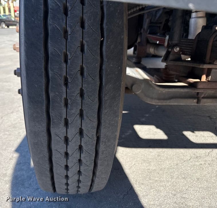 image for item EC8070 2001 Ford F650 Super Duty bucket truck