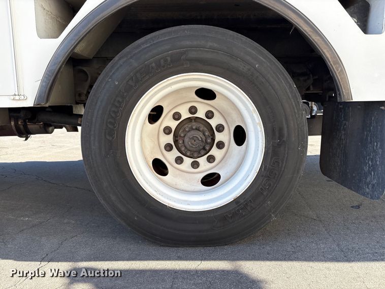 image for item EC8070 2001 Ford F650 Super Duty bucket truck