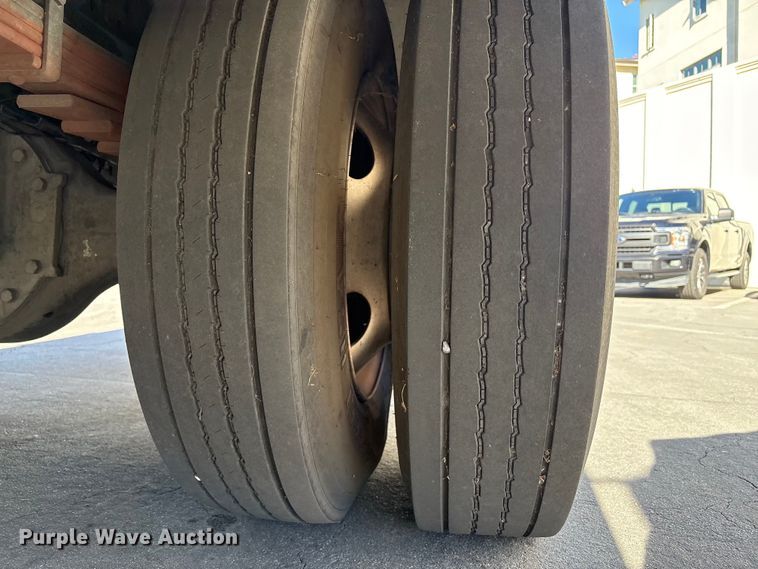 image for item EC8070 2001 Ford F650 Super Duty bucket truck